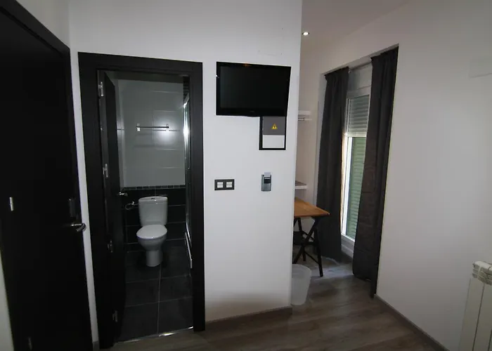 Hostal Mh Fuencarral Madri