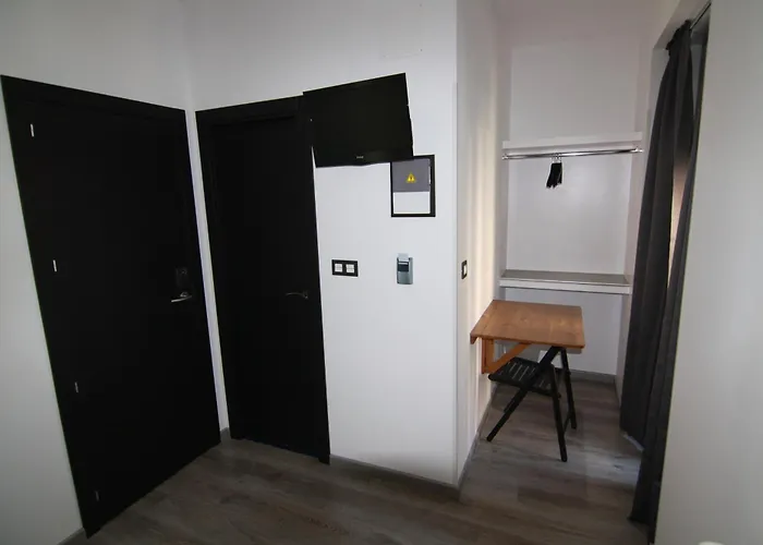 Hostal Mh Fuencarral Madri